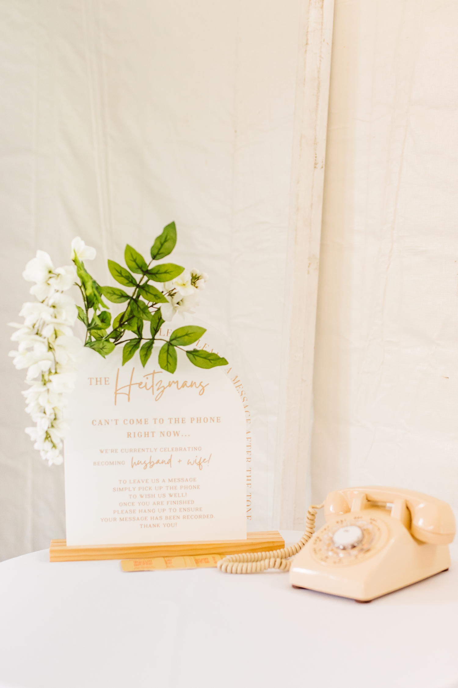 Vintage telephone for guests to leave messages for guests | Brooke Michelle Photo