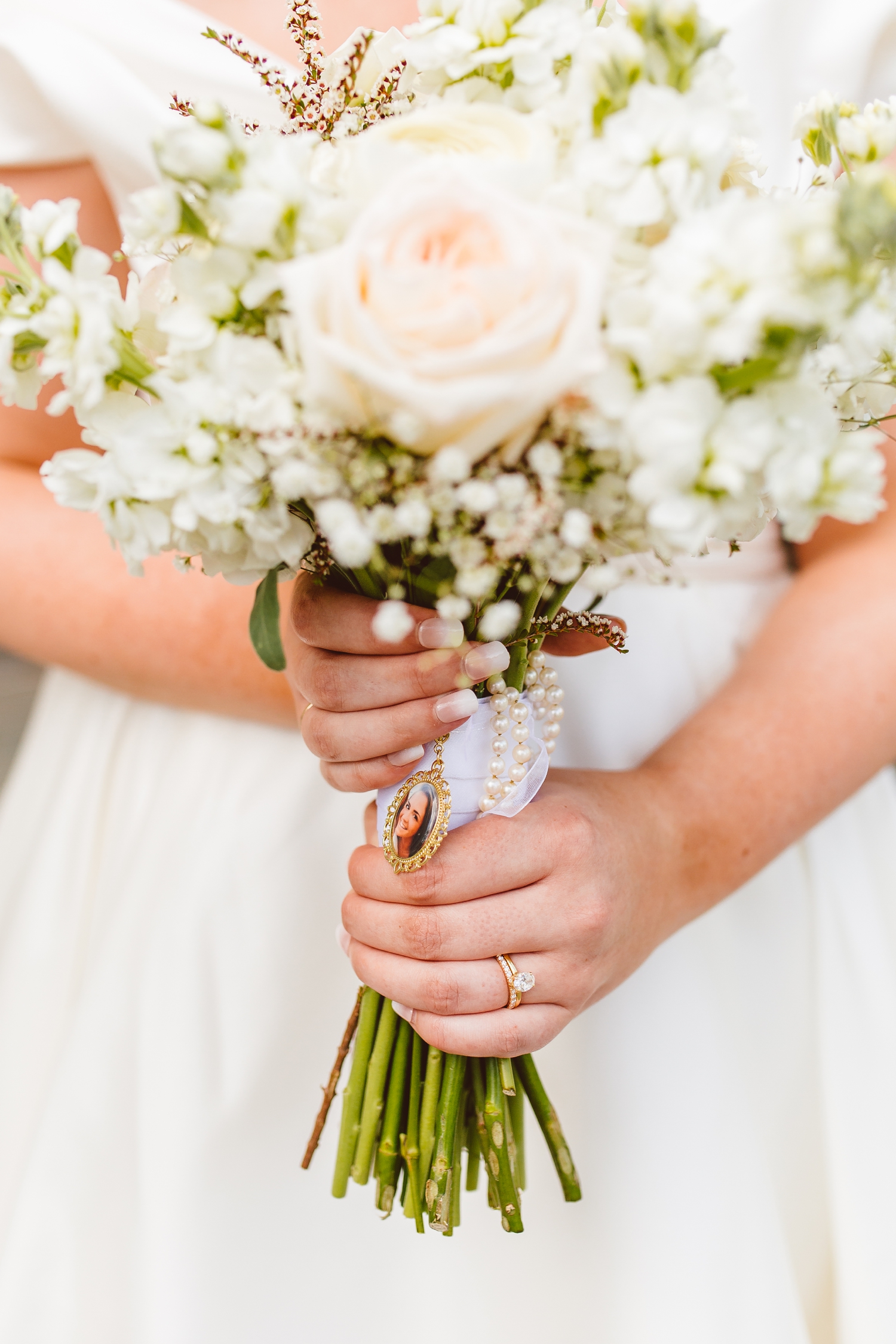 Bride holding bouquet with sister's picture in locket | Brooke Michelle Photo