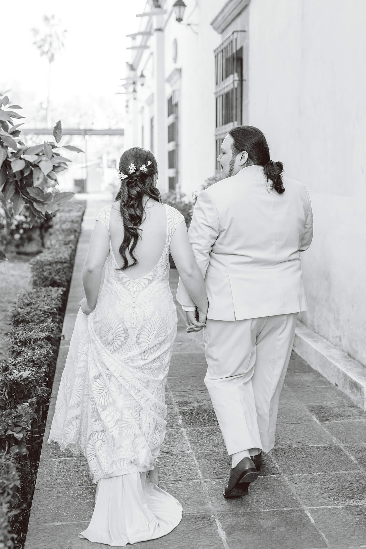 Bride and groom holding hands and walking | Brooke Michelle Photo