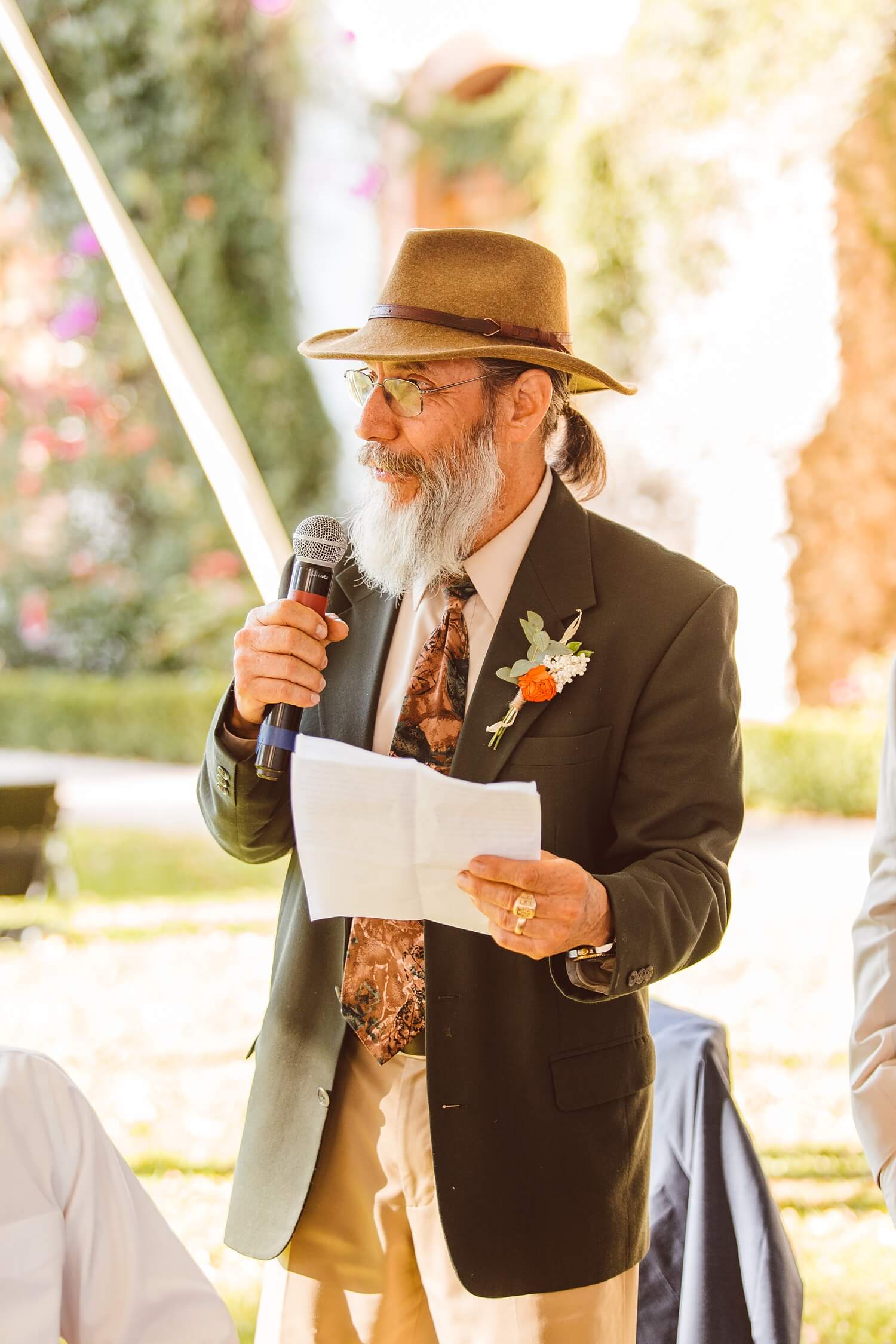 Father giving toast during wedding at Mexico destination wedding | Brooke Michelle Photo
