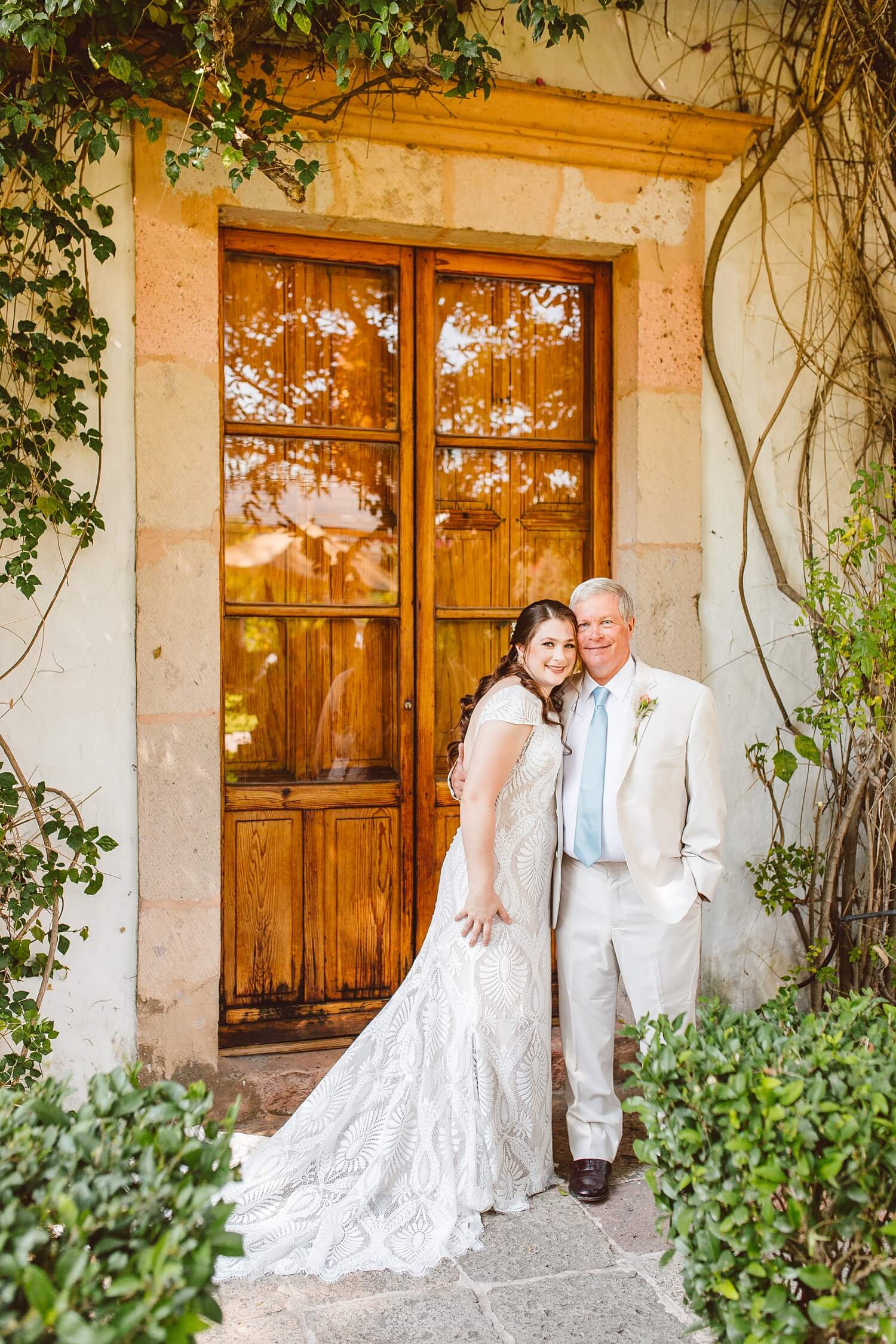 First look between father and daughter at Hacienda Amazcala | Brooke Michelle Photo