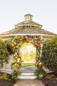 Outdoor wedding ceremony at Kent Island Resort