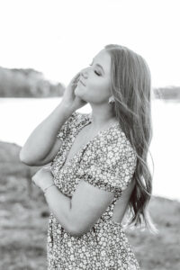 black and white picture of the beautiful senior during her photoshoot