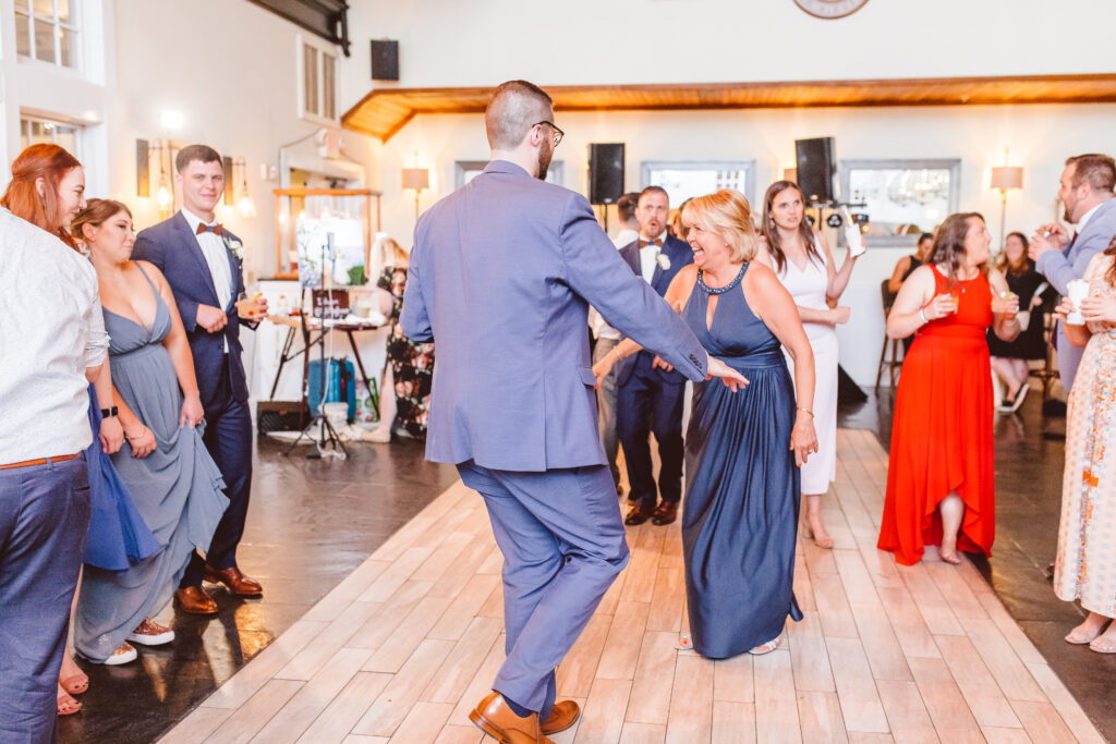 guests dancing at the elegant bayside wedding reception