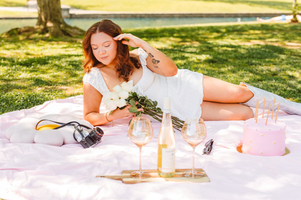 stunning picnic themed birthday session at freedom park