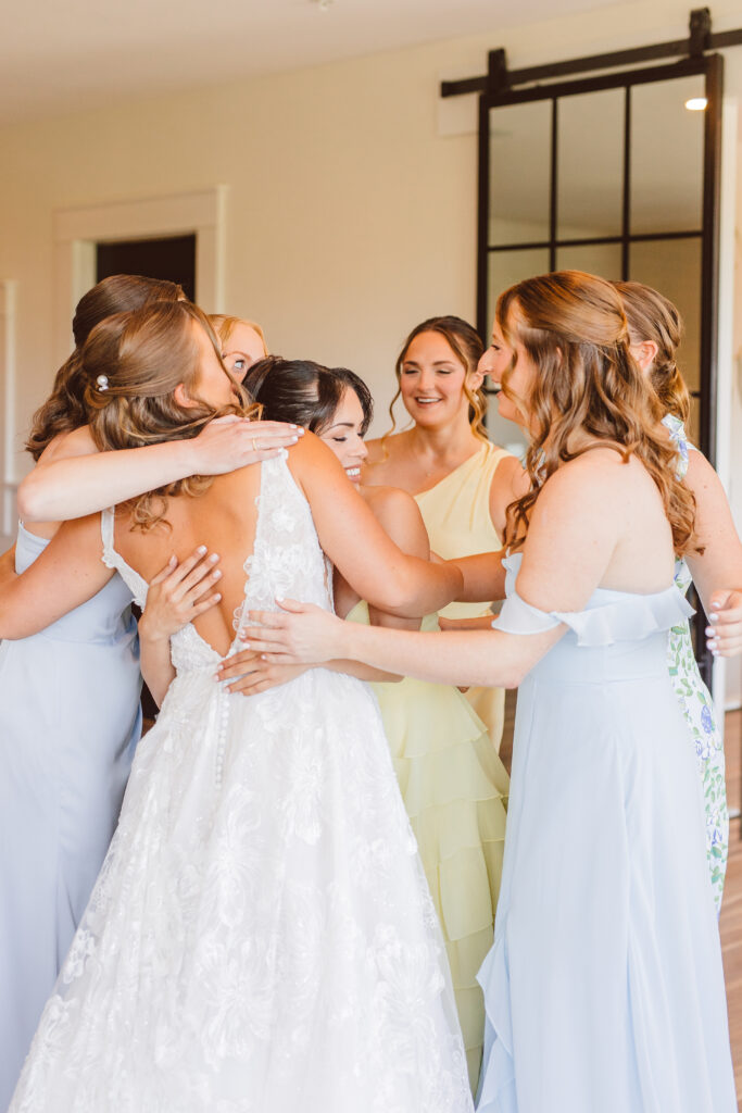 Cute picture of the bride and her friends hugging