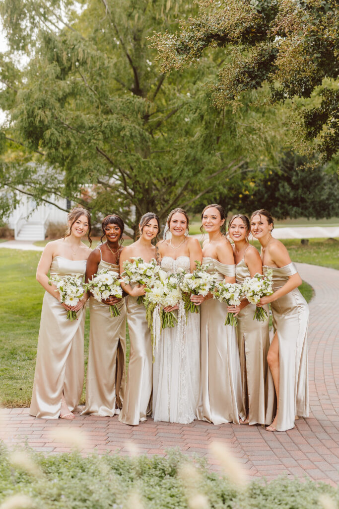 cute portrait of the bride and her friends