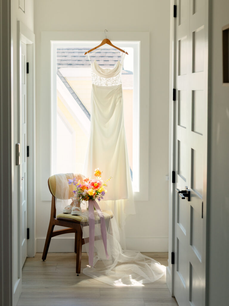 beautiful picture of the wedding dress
